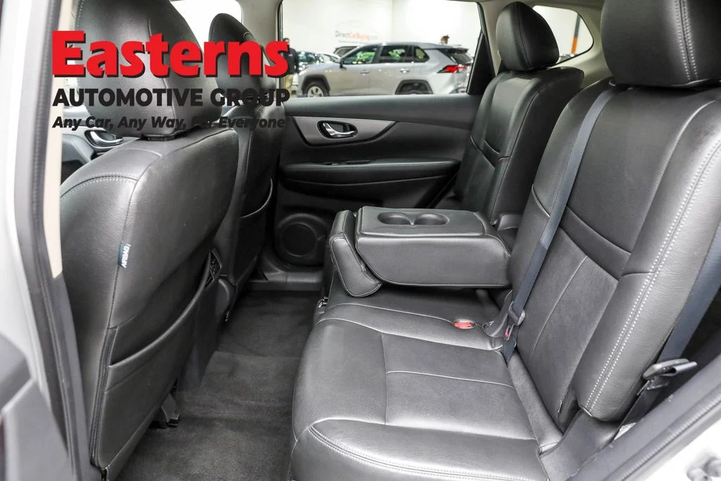 Used 2016 Silver Nissan SV image 20