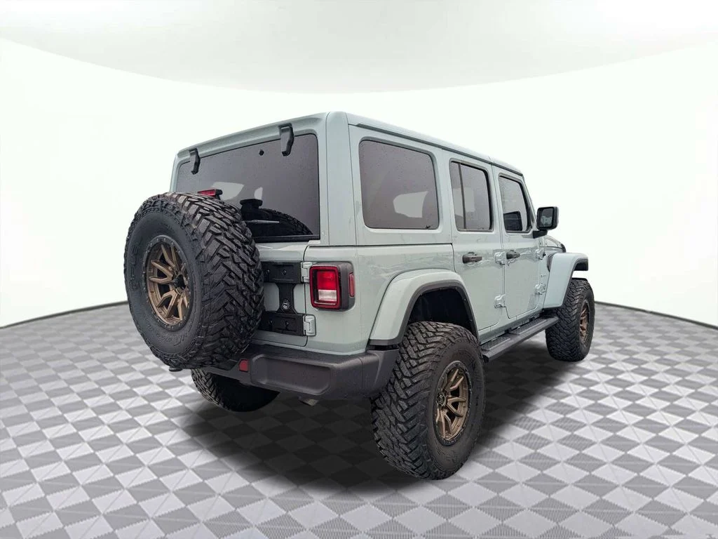 Used 2023 Gray Jeep Sahara image 3