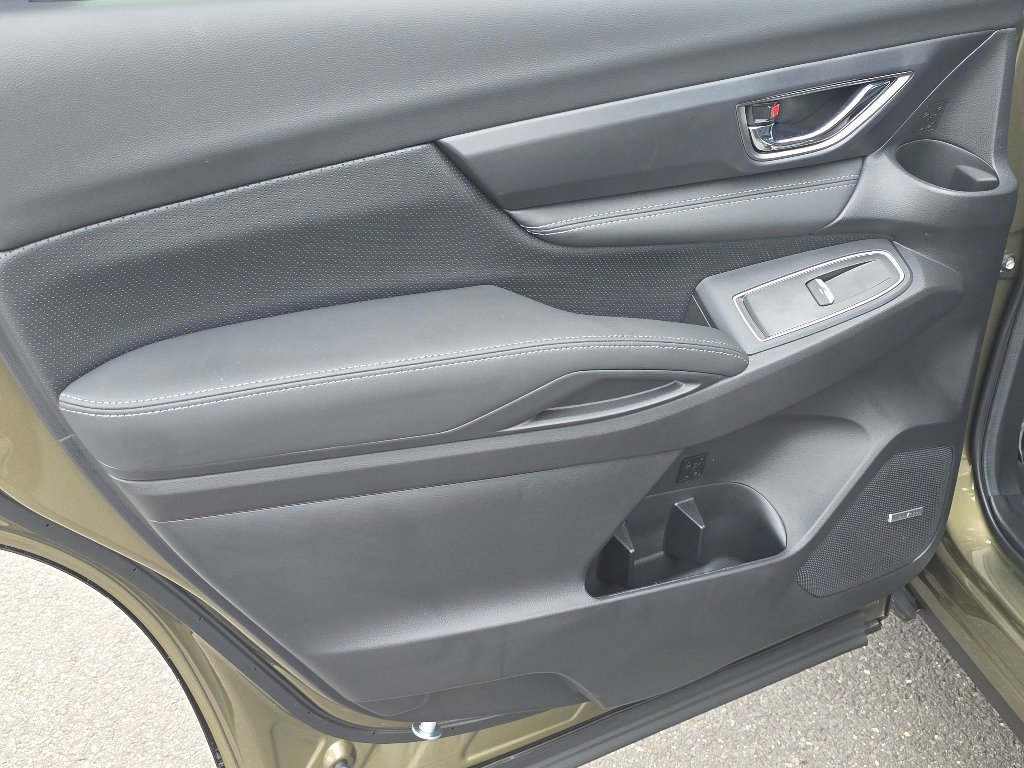 Used 2025 Autumn Green Metallic Subaru Limited image 32
