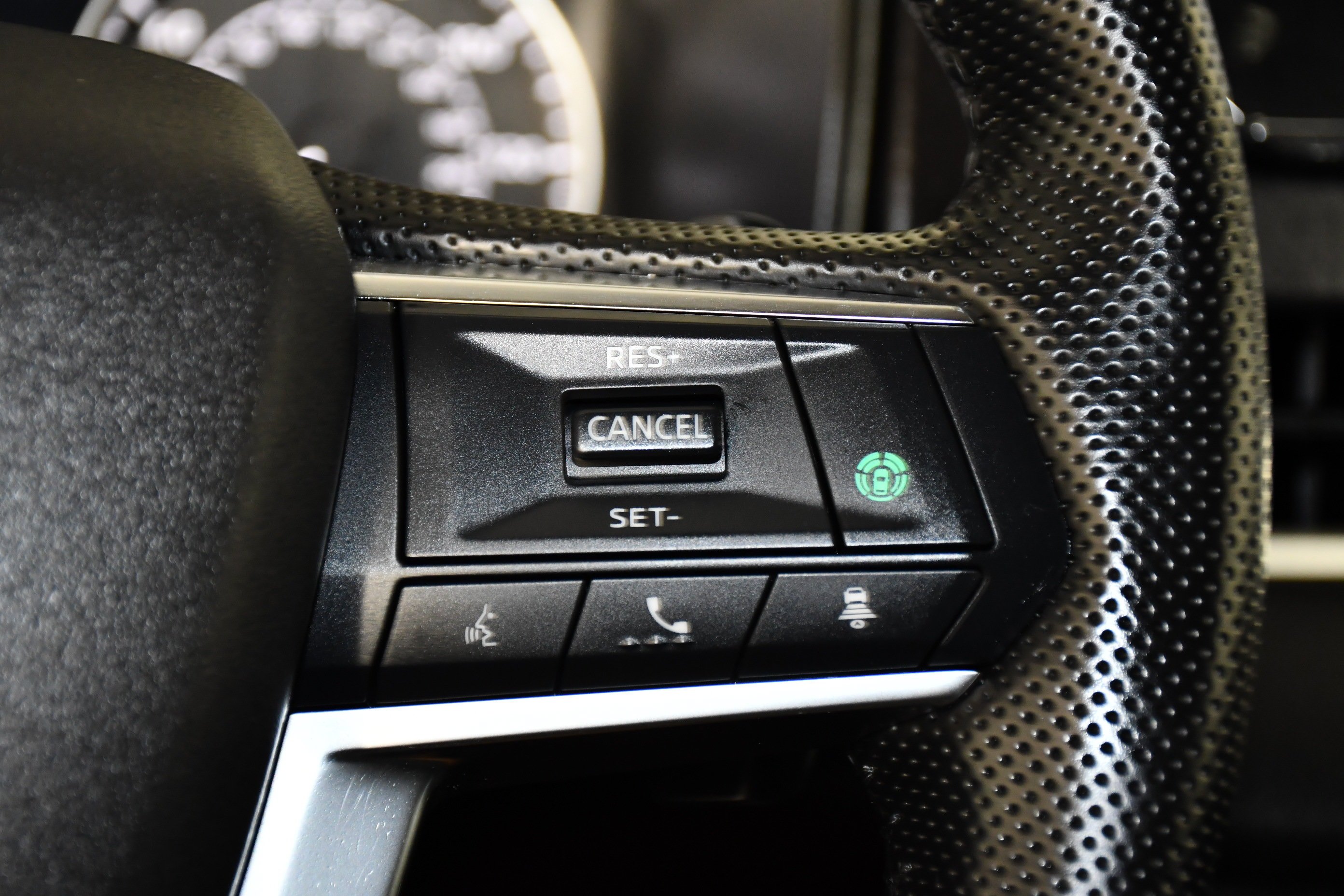 Certified Used 2024 Labrador Black Pearl Mitsubishi SE image 20