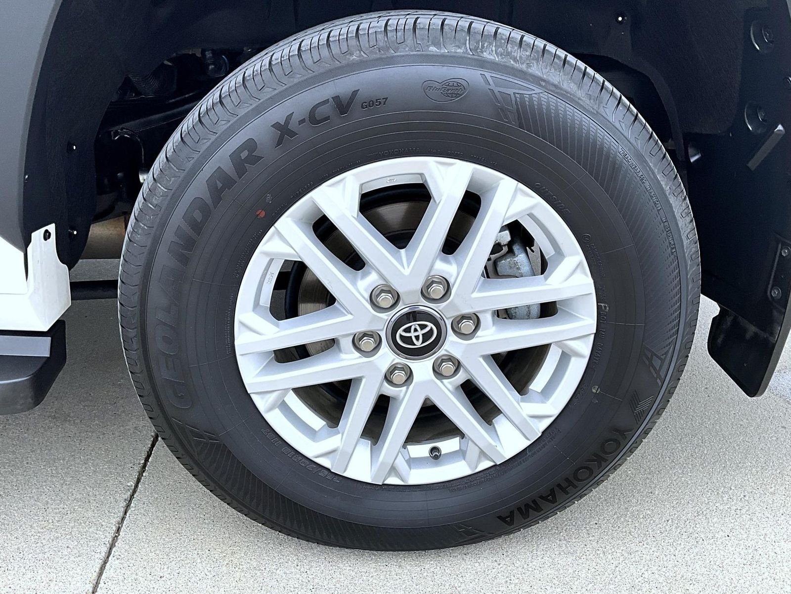 Used 2025 White Toyota SR5 image 27