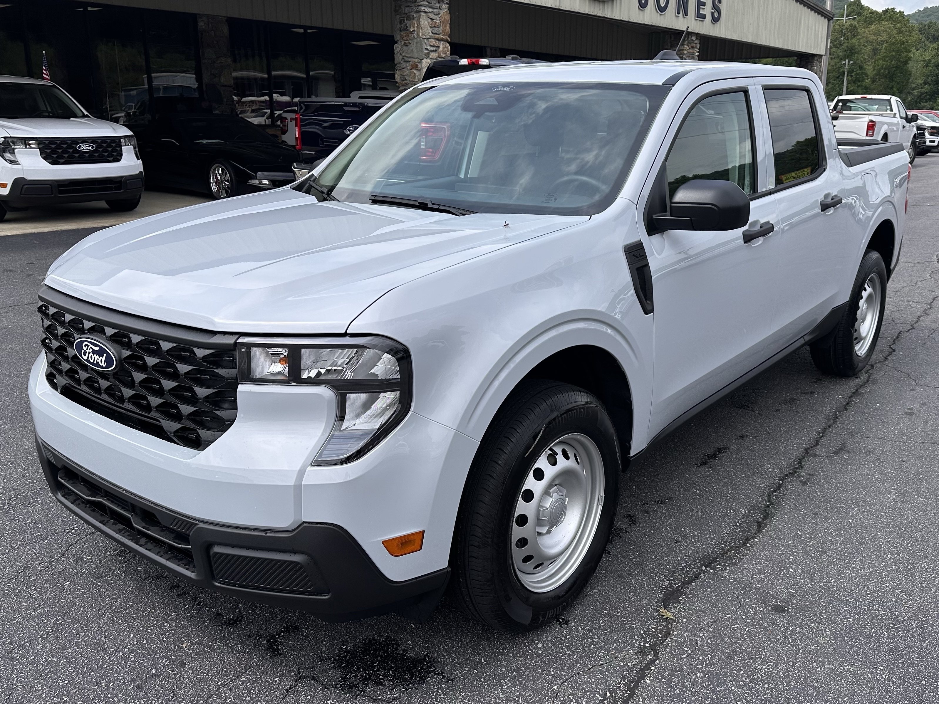 New 2026 Space White Metallic Ford XL image 2