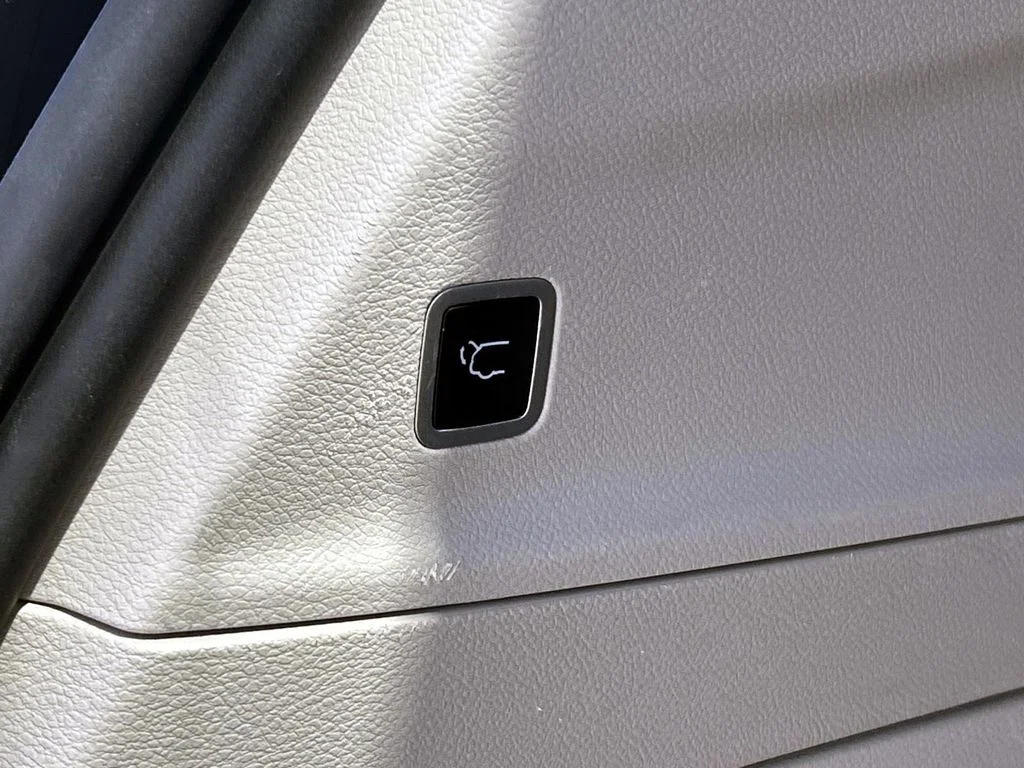 Used 2022 White Chrysler Touring L image 12