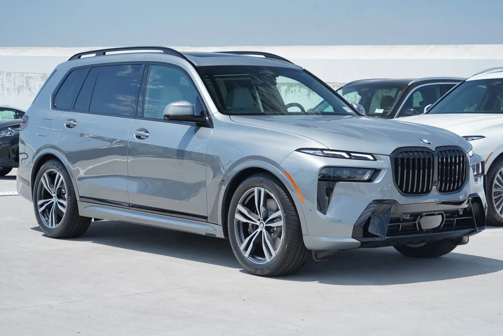 New 2027 Skyscraper Grey Metallic BMW xDrive40i image 3