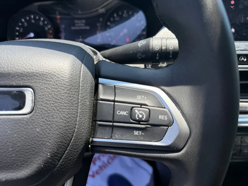 Used 2024 Gray Jeep Latitude image 30