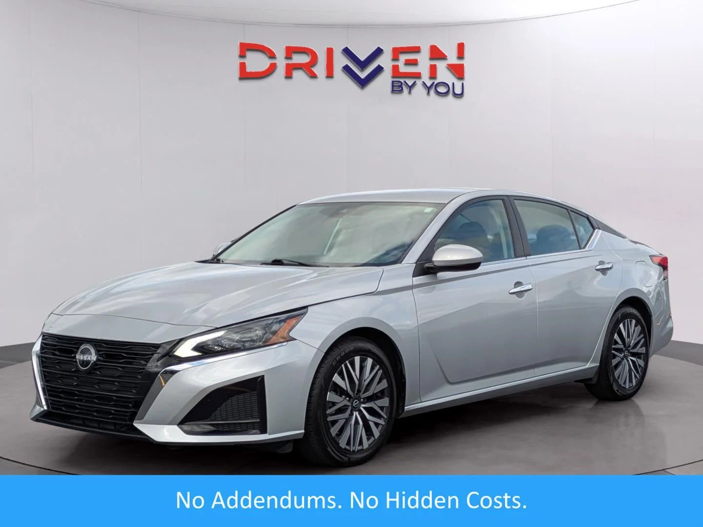 Used 2023 Brilliant Silver Metallic Nissan 2.5 SV image 1