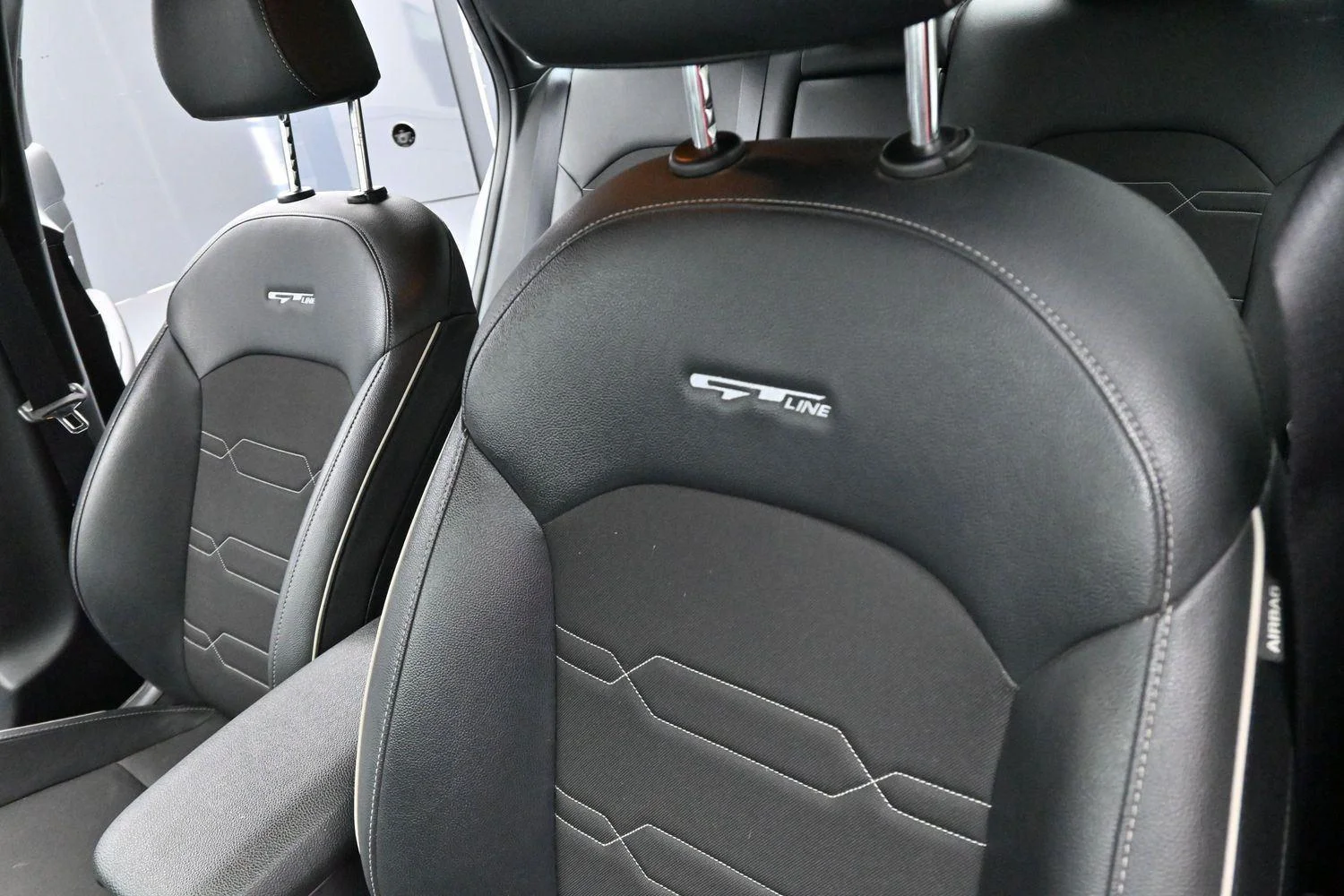 Used 2022 Gravity Gray Kia GT-Line image 13