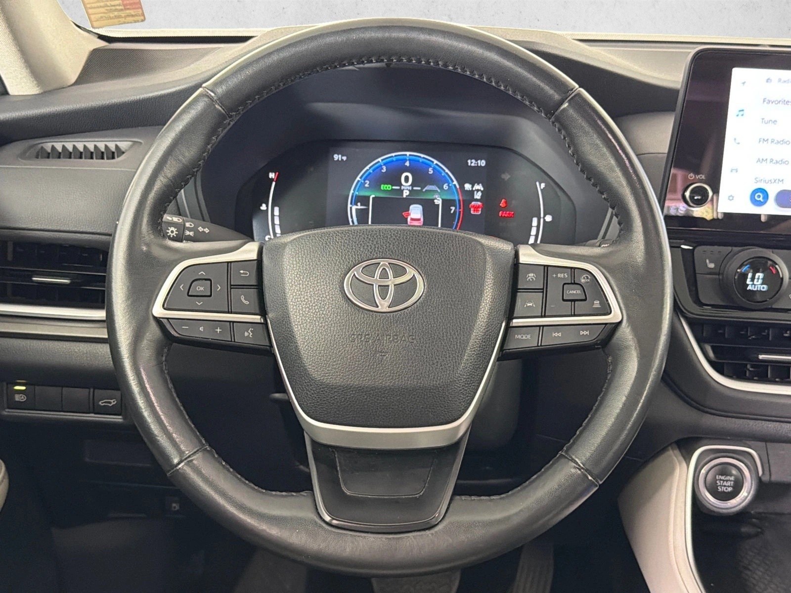 Used 2024 Wind Chill Pearl Toyota XLE image 25