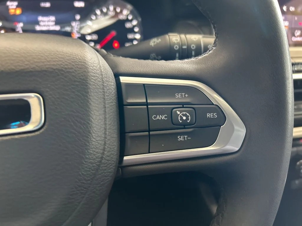 Used 2023 White Jeep Altitude image 47