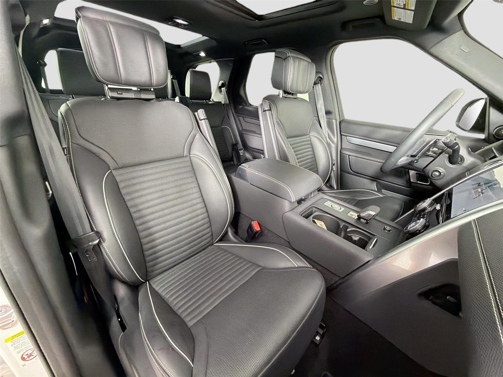 Certified Used 2024 Fuji White Land Rover Dynamic SE image 29