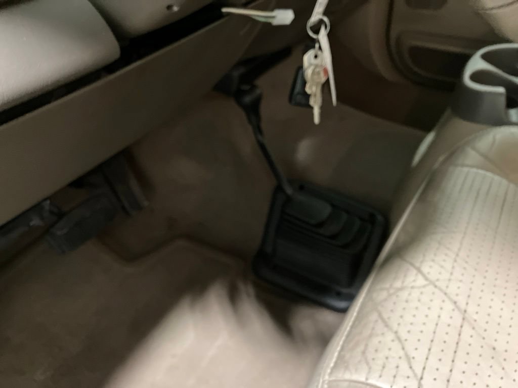 Used 2003  Ford Lariat image 6
