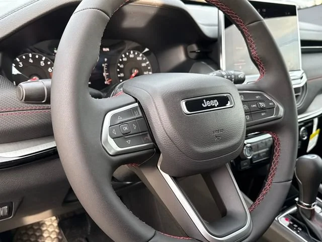 New 2026 Bright White Clear-Coat Exterior Paint Jeep Trailhawk image 17
