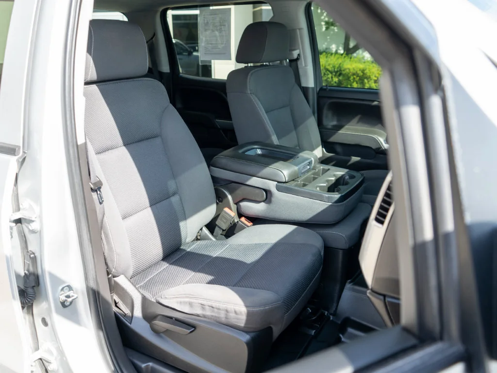 Used 2018 Silver Chevrolet LT image 9