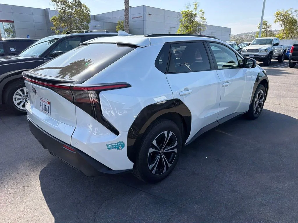 Used 2023 Beige Toyota XLE image 4