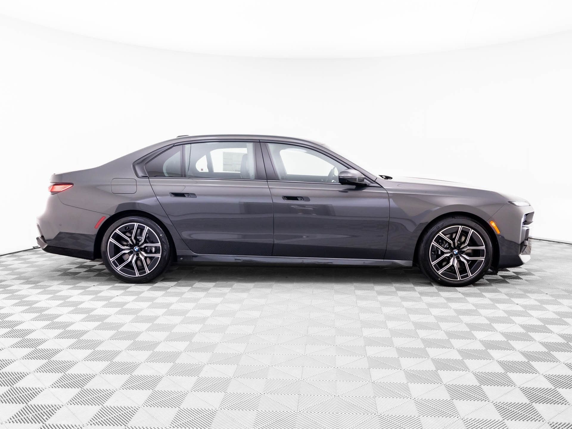 New 2026 Dravit Grey Metallic BMW 760i xDrive image 8