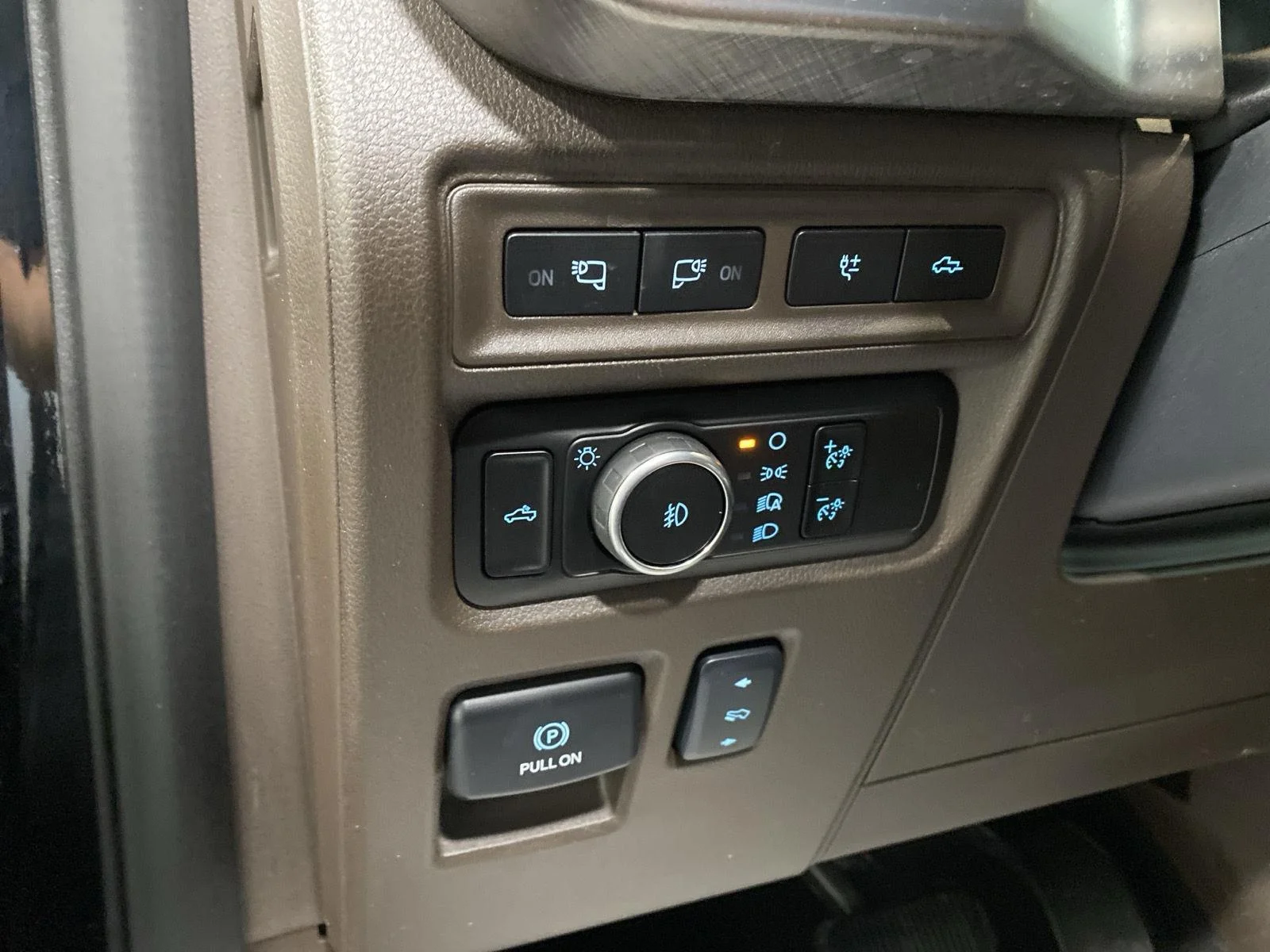 Used 2024 Black Metallic Ford King Ranch image 26