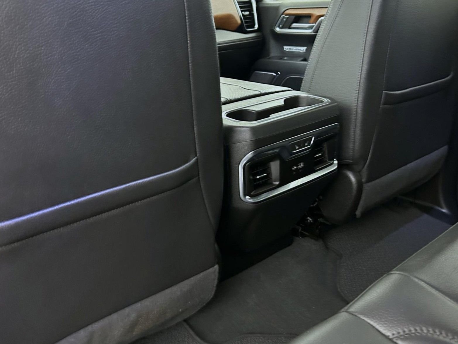 Used 2023 Silver GMC Denali image 21
