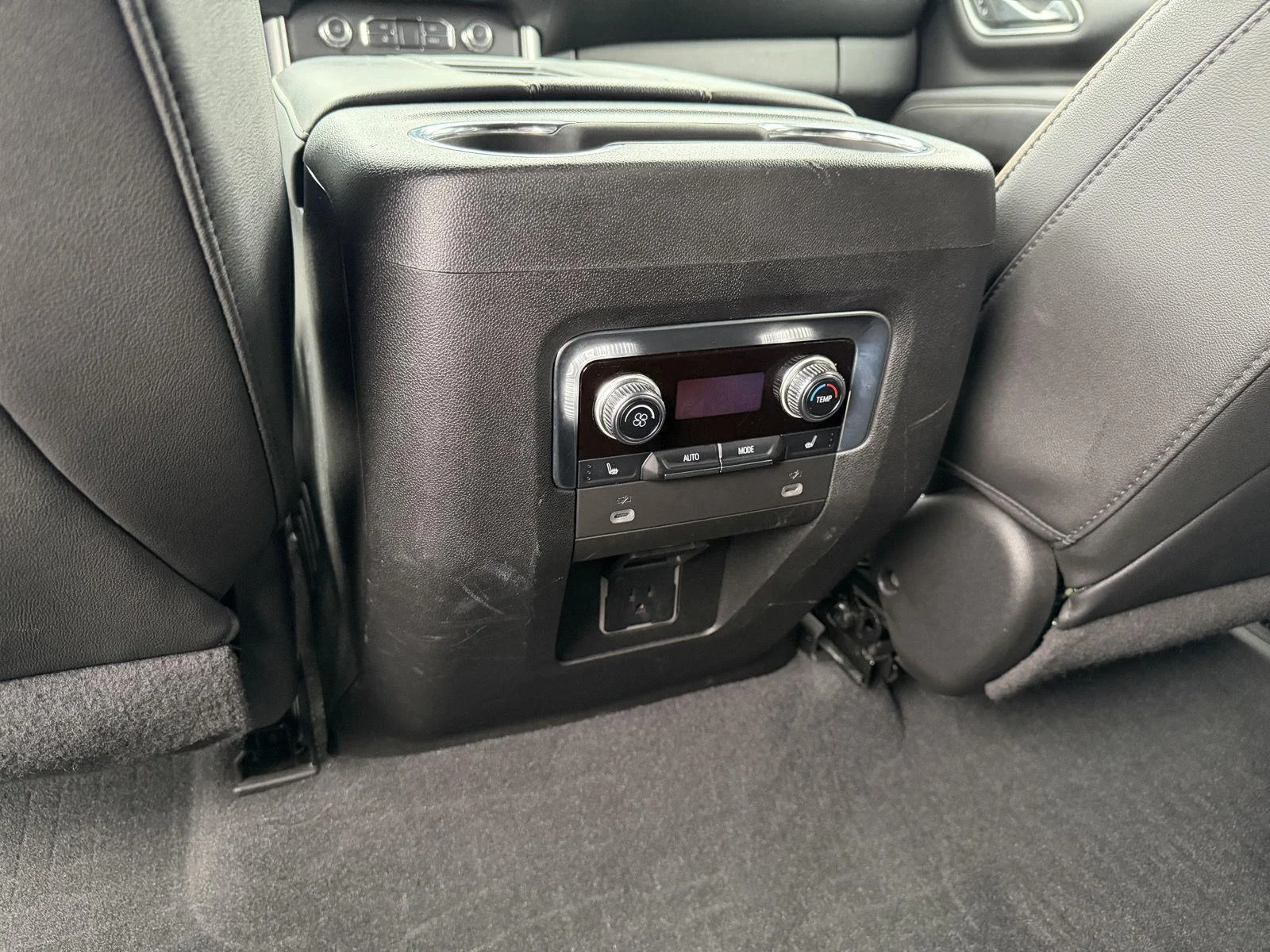 Used 2022 Onyx Black GMC SLT image 9
