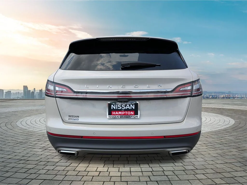 Used 2022 Ceramic Pearl Metallic Tinted Clearcoat Lincoln Reserve image 6