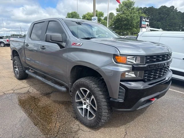 2019 Chevrolet Silverado 1500 Custom Trail Boss 4X4 Crew Cab Short Box's photo