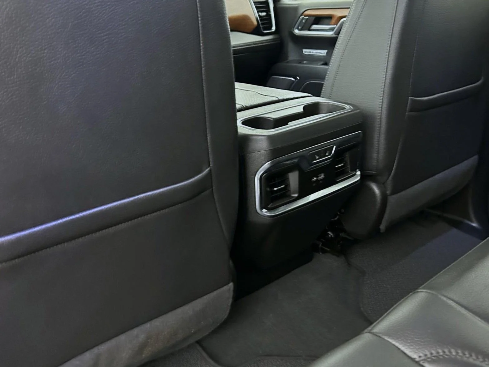 Used 2023 Silver GMC Denali image 21