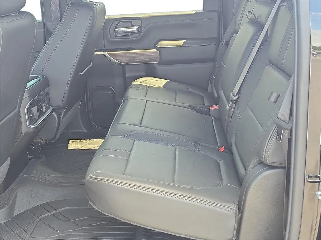 Used 2022 Black Chevrolet High Country image 17