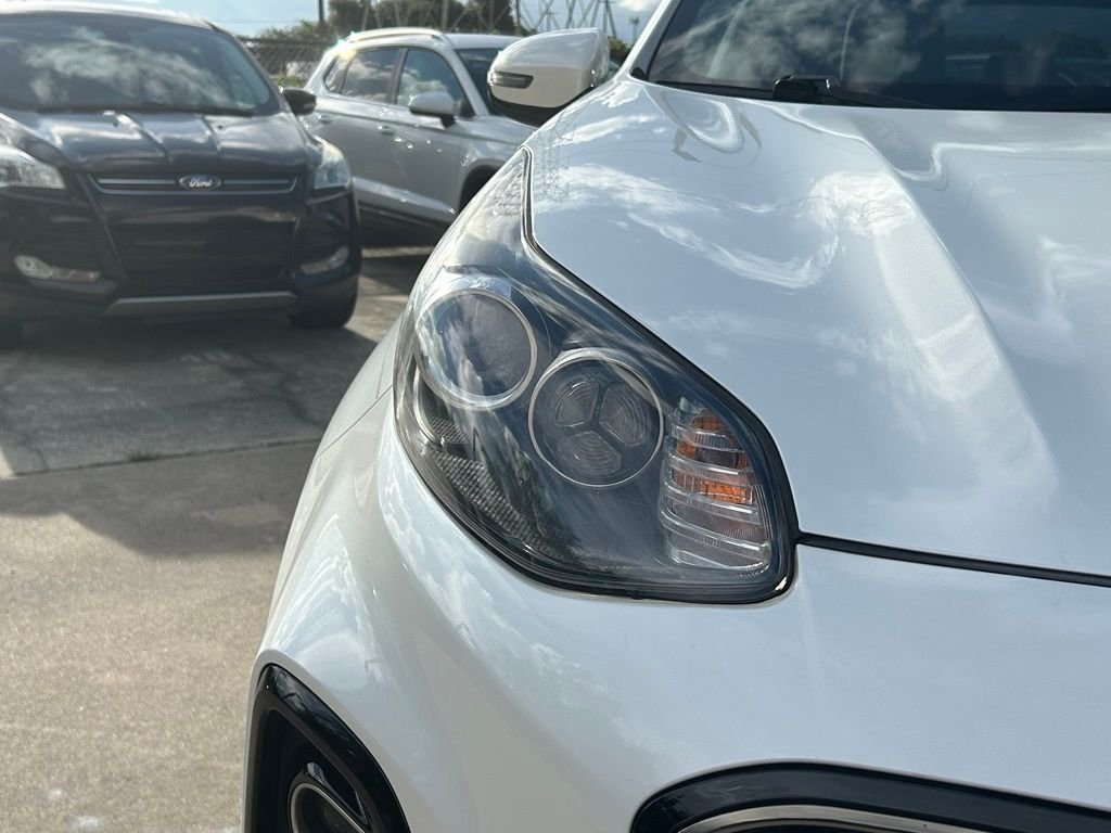 Used 2020 White Kia S image 36
