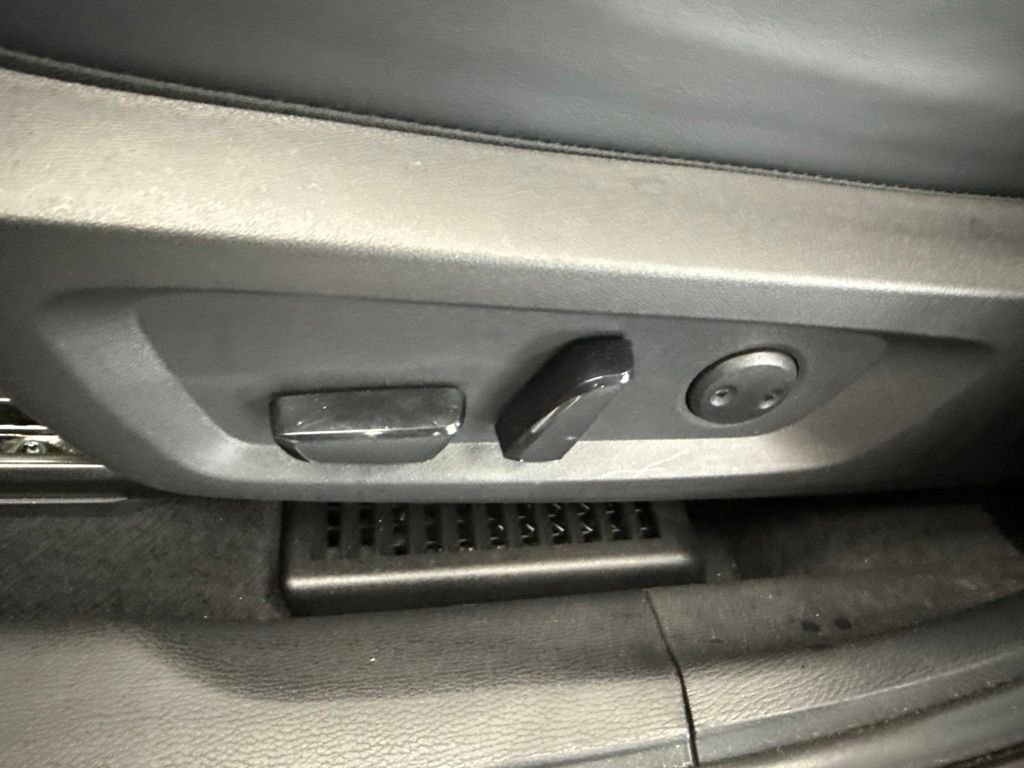 Used 2024 Red Mitsubishi  image 26