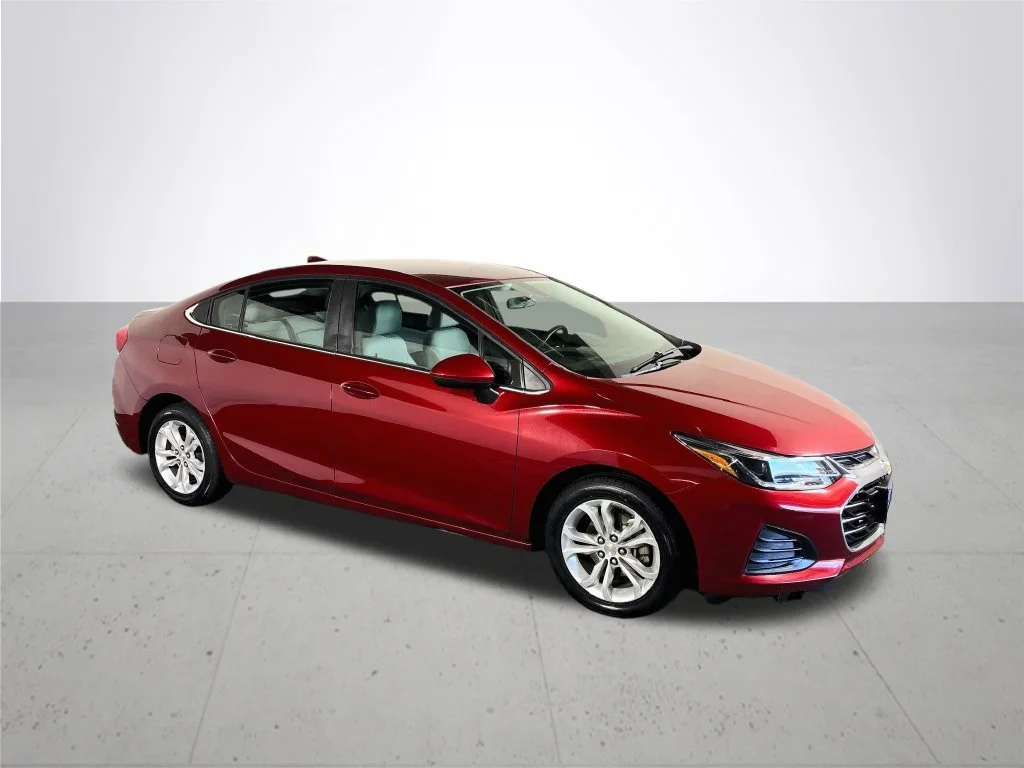 Used 2019 Red Chevrolet LT image 4