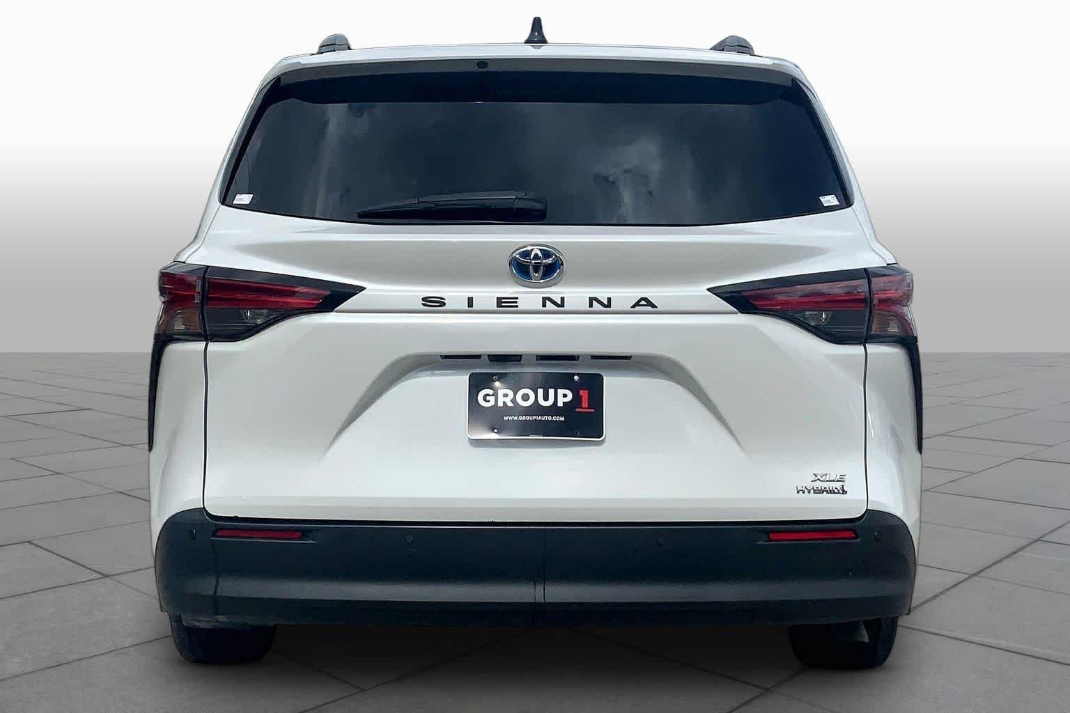Used 2022 Wind Chill Pearl Toyota XLE image 5