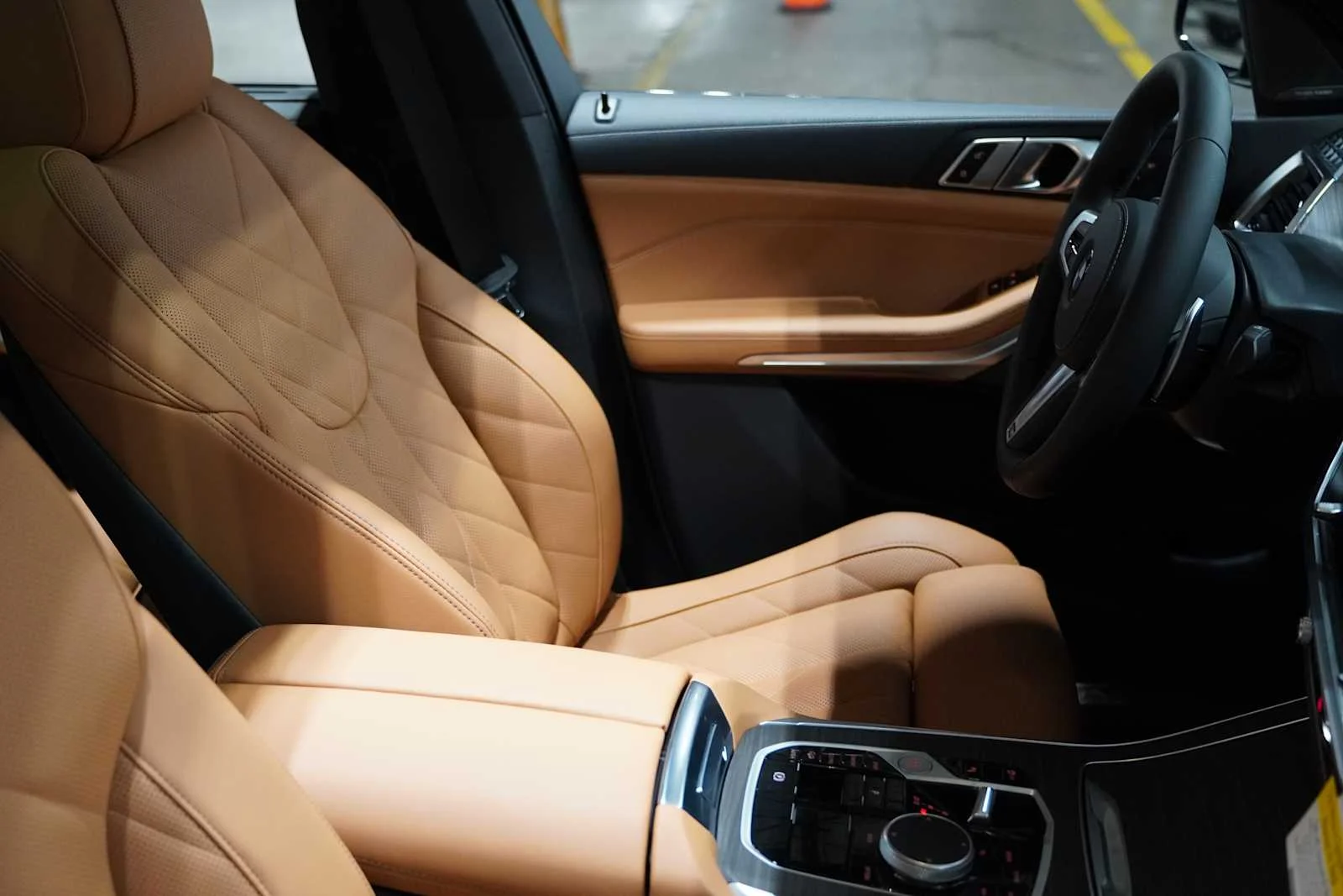 New 2026 Carbon Black Metallic BMW xDrive40i image 9