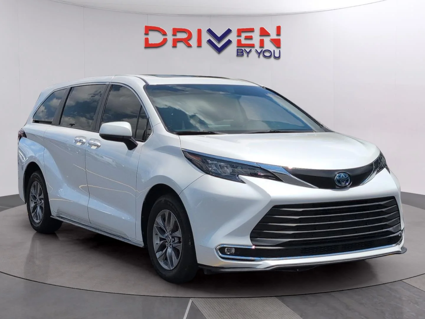 Used 2024 Windchill Pearl Toyota XLE image 7