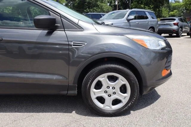 Used 2015  Ford S image 13