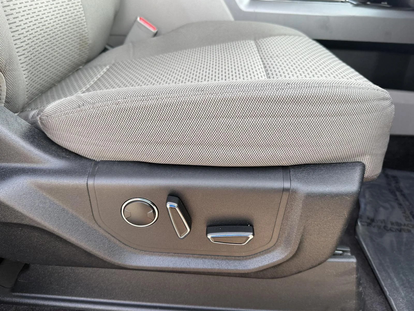Used 2016 Ingot Silver Metallic Ford XLT image 11