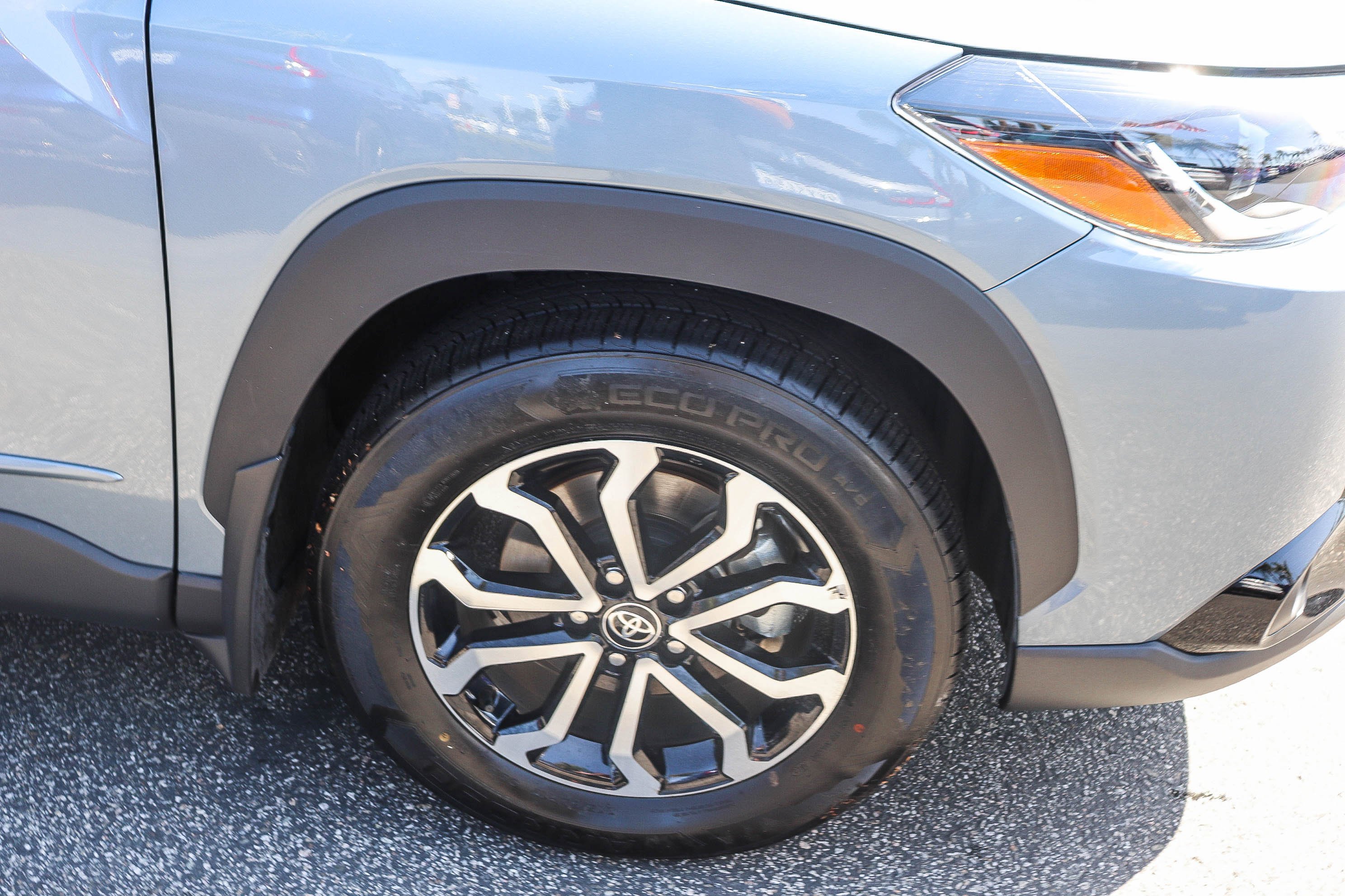 Used 2025  Toyota  image 7