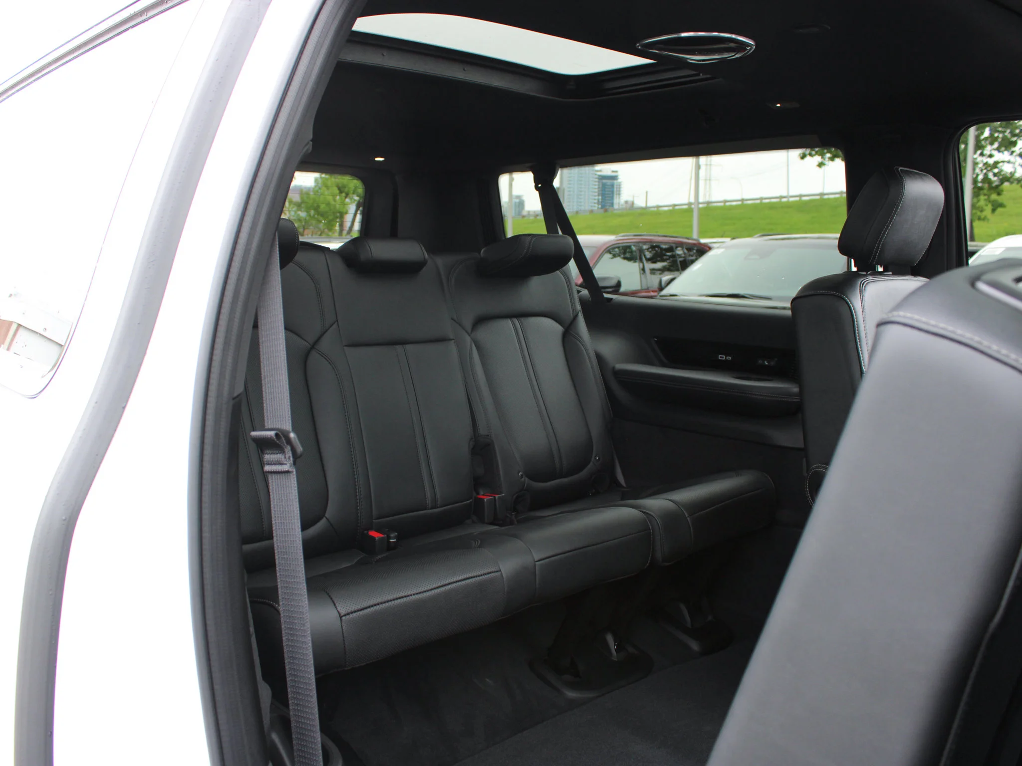 New 2026 White Jeep Summit Obsidian* image 15