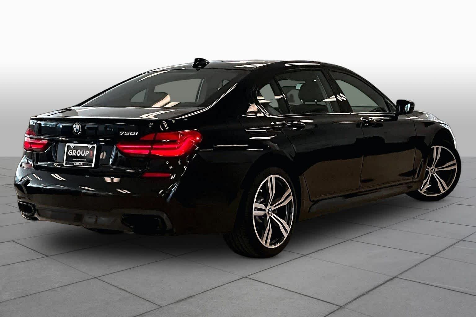 Used 2019 Black Sapphire Metallic BMW 750i image 10