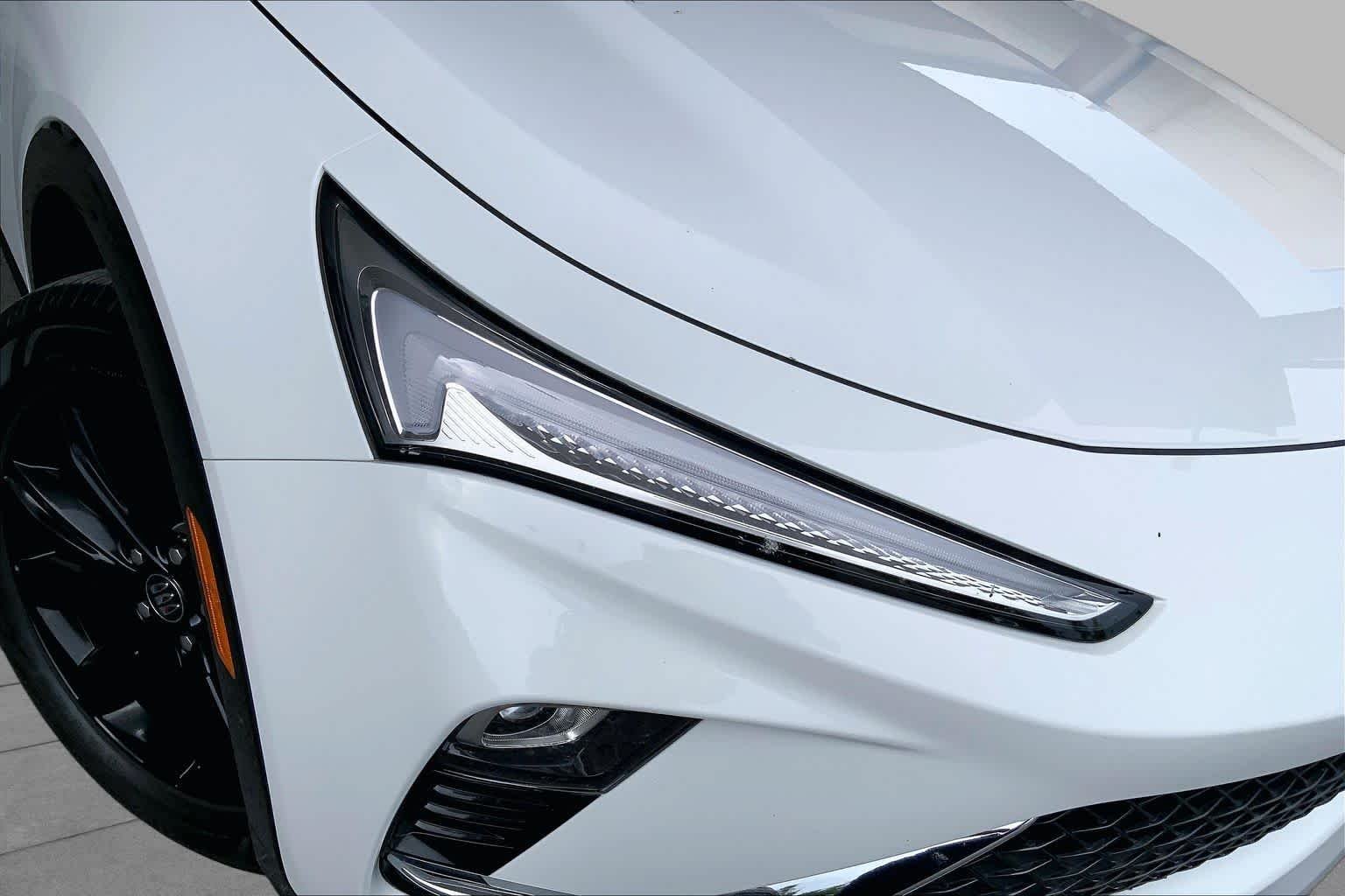 Used 2024 Summit White Buick Sport Touring image 27