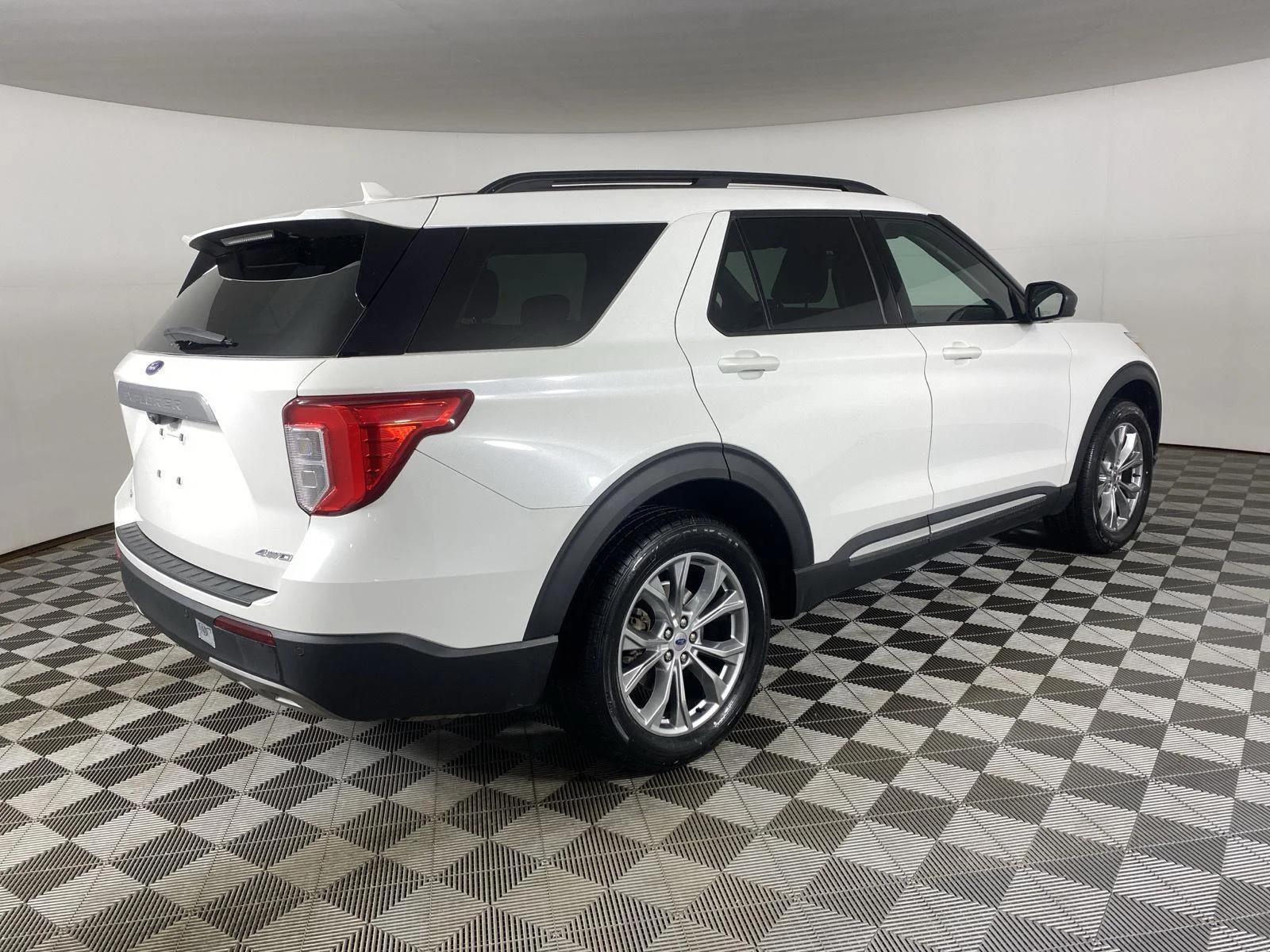 Used 2022 Star White Metallic Tri-Coat Ford XLT image 10