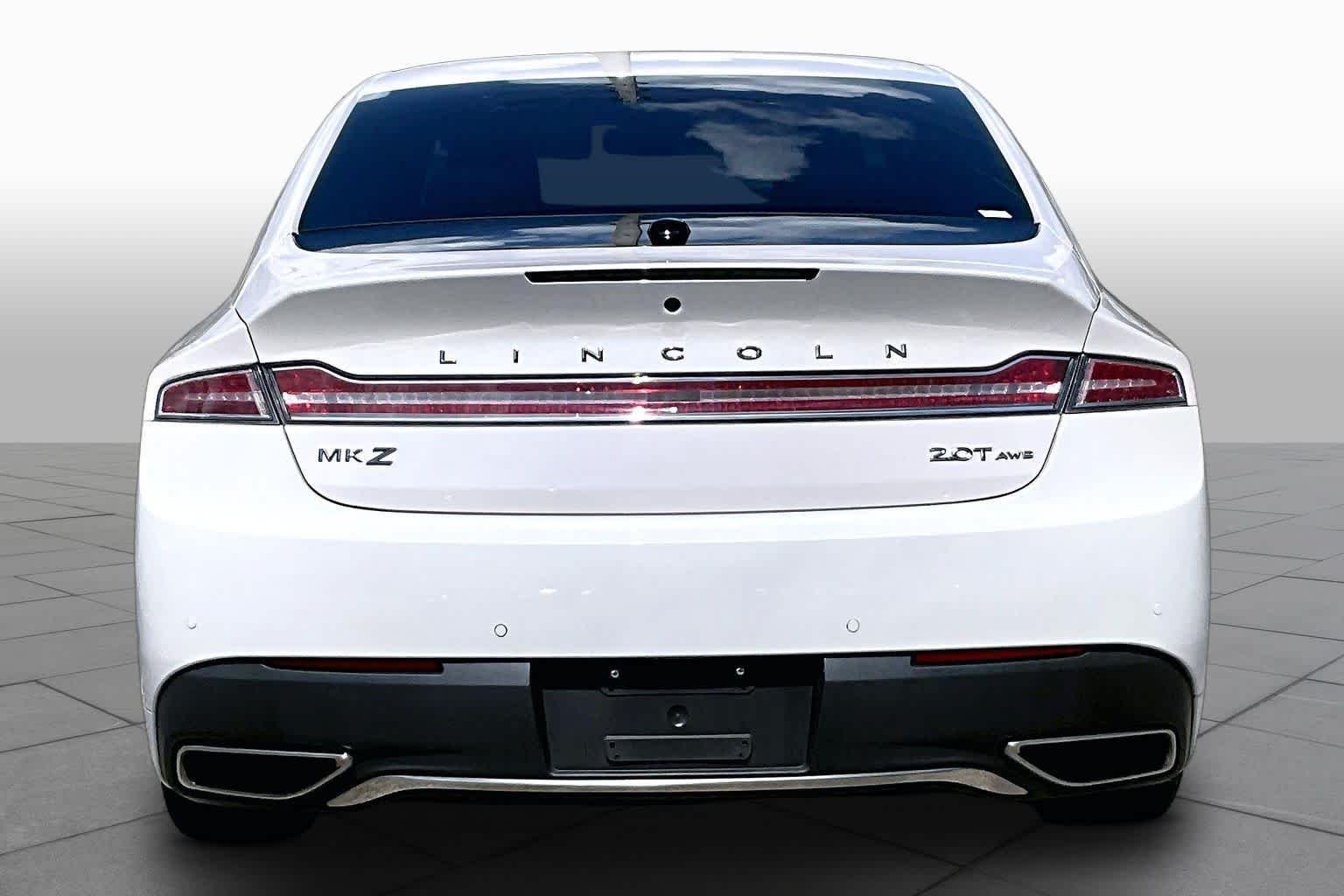 Used 2020 White Platinum Metallic Tri-Coat Lincoln Reserve image 5
