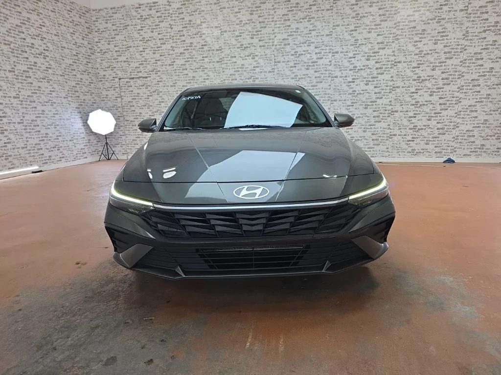 Used 2024 Amazon Gray Hyundai SEL image 2