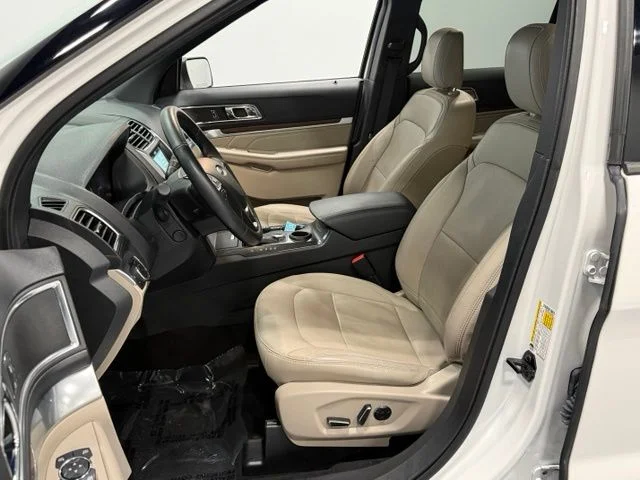 Used 2018 White Ford Limited image 12