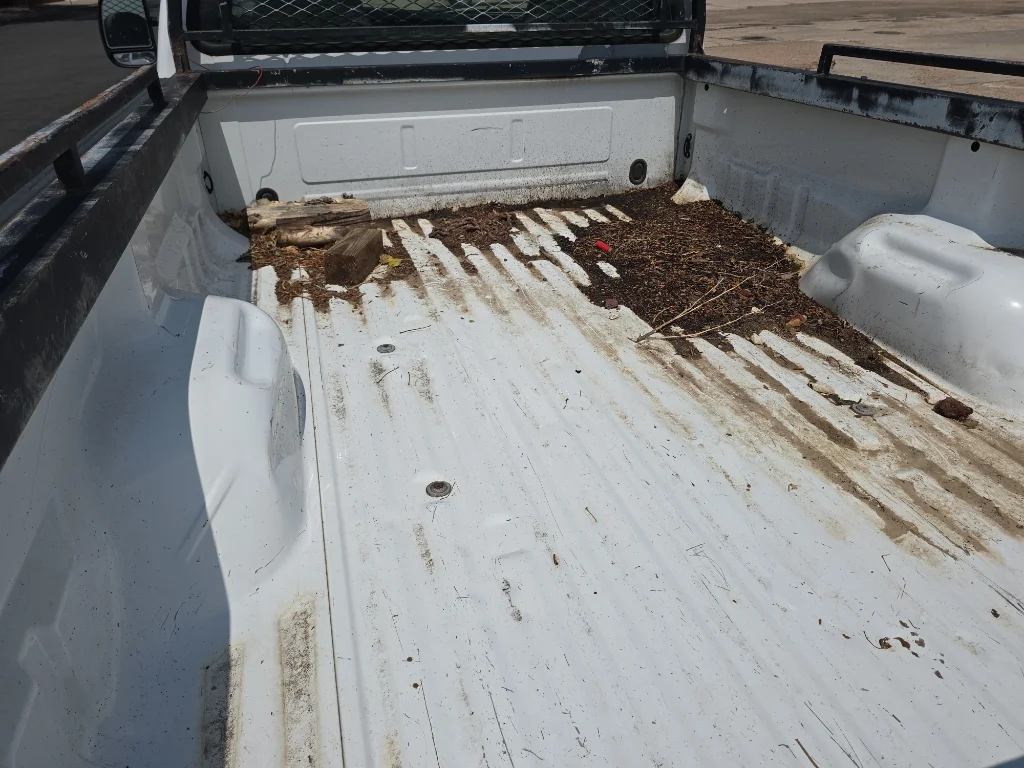 Used 2001 White Ford XL image 7