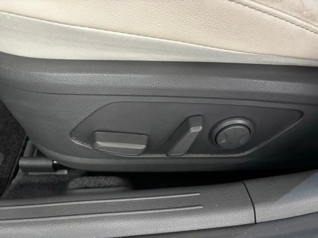 Used 2020 Black Hyundai Limited image 10