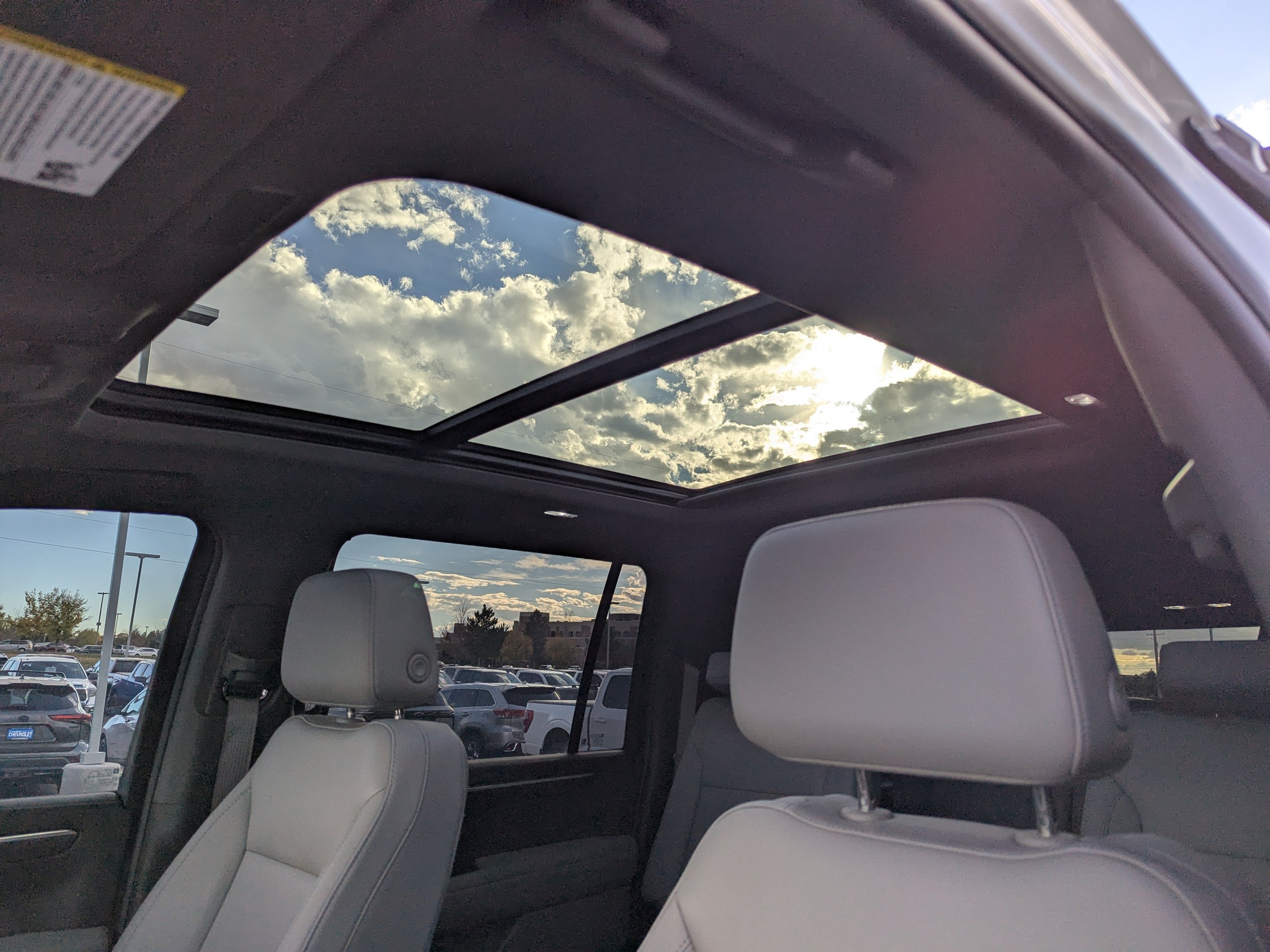 2025 Chevrolet Suburban Z71 - Photo 31