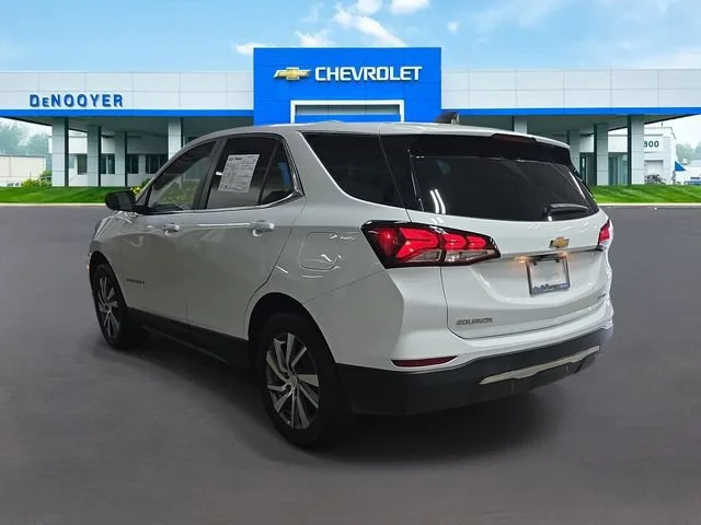 Used 2024 Summit White Chevrolet LT image 9