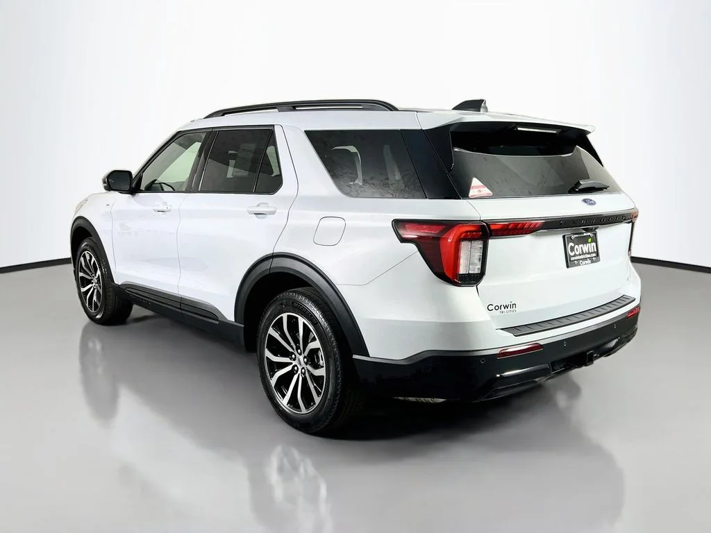 New 2026 Space White Metallic Ford ST-Line image 11