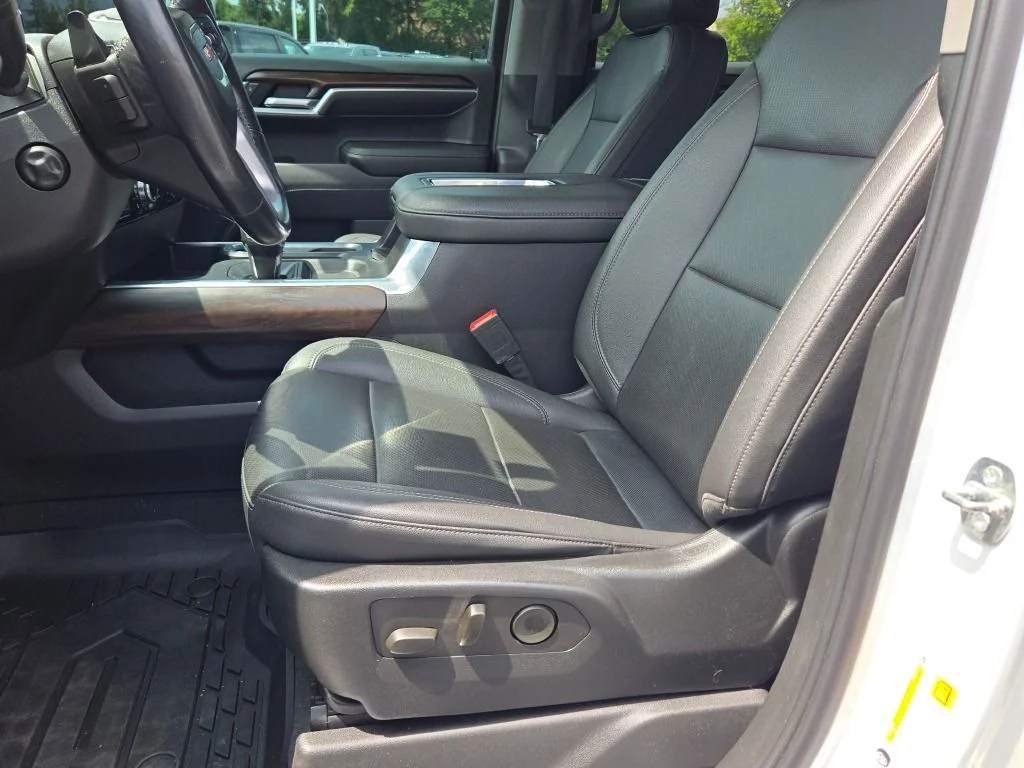 Used 2022 White GMC SLT image 26