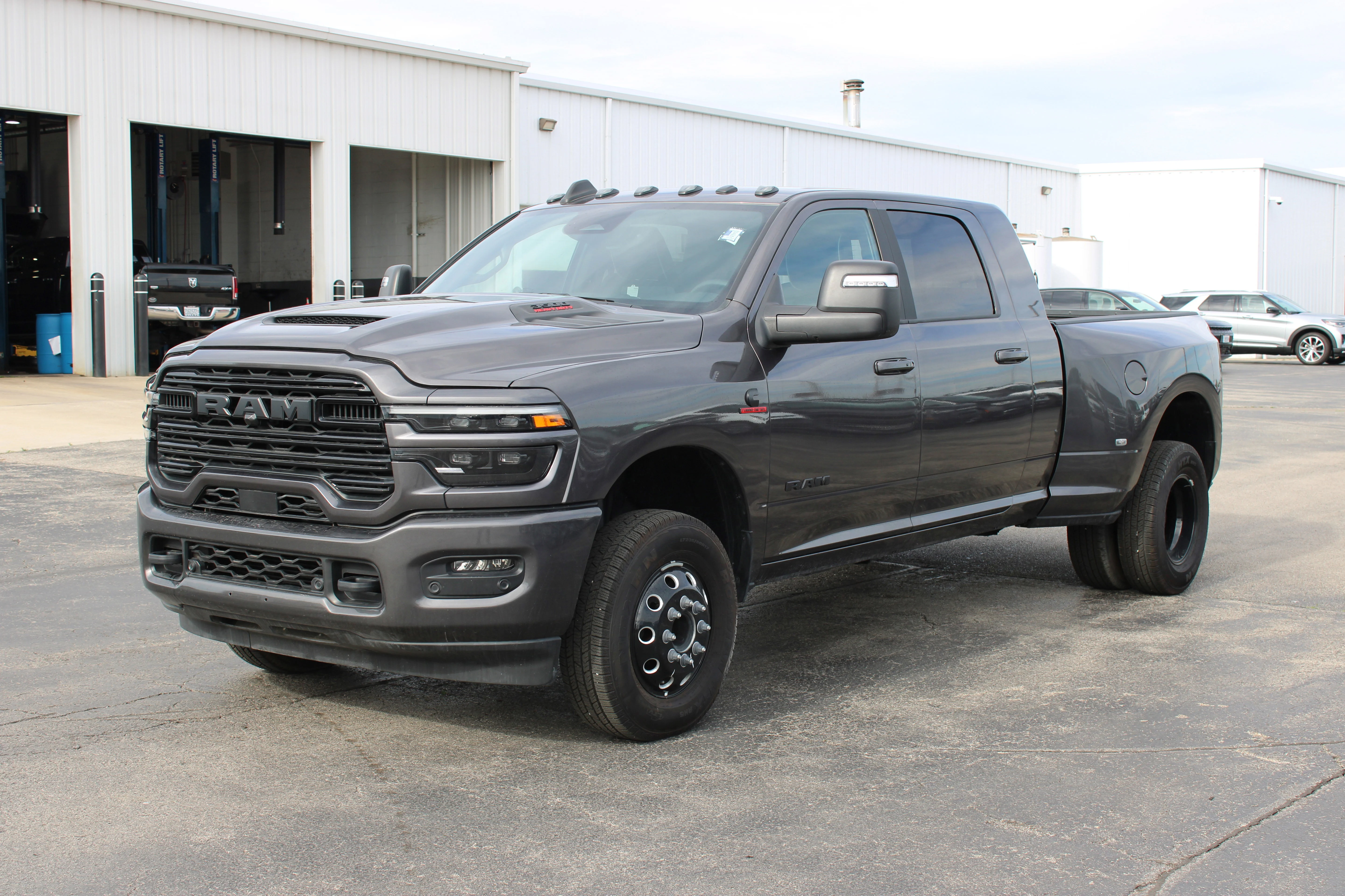 Used 2025 Granite Crystal Metallic Clearcoat Ram Laramie image 4