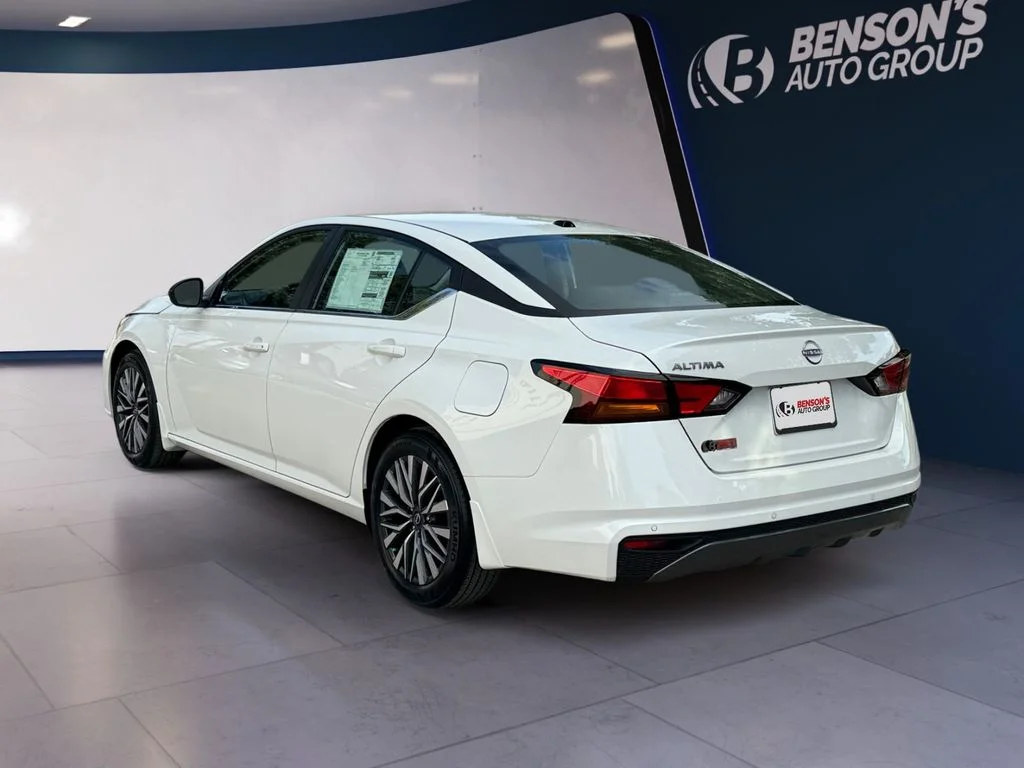 New 2026 White Nissan 2.5 SV image 3
